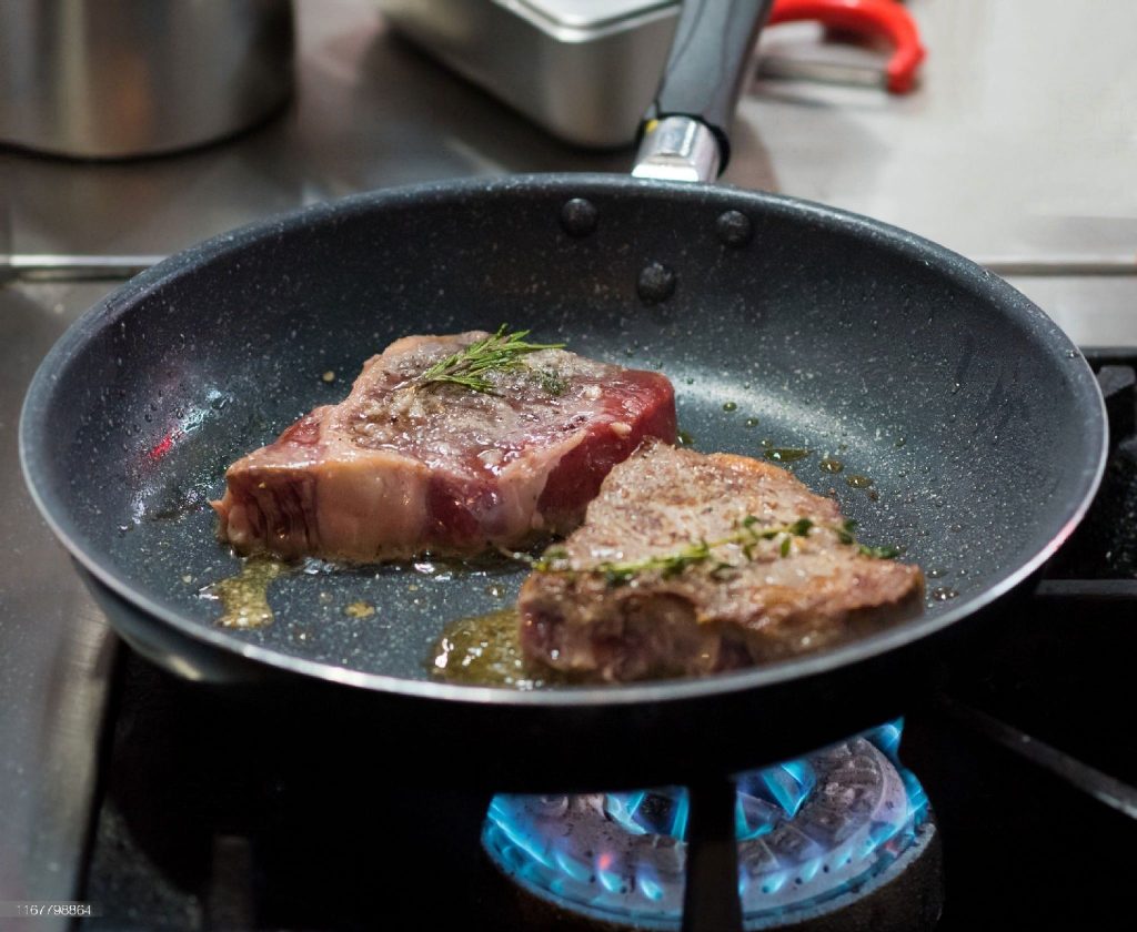 What Pan Should I Use to Cook Steak