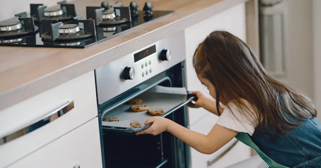 Can Stoneware Go In The Oven? Is All Stoneware Oven Safe?
